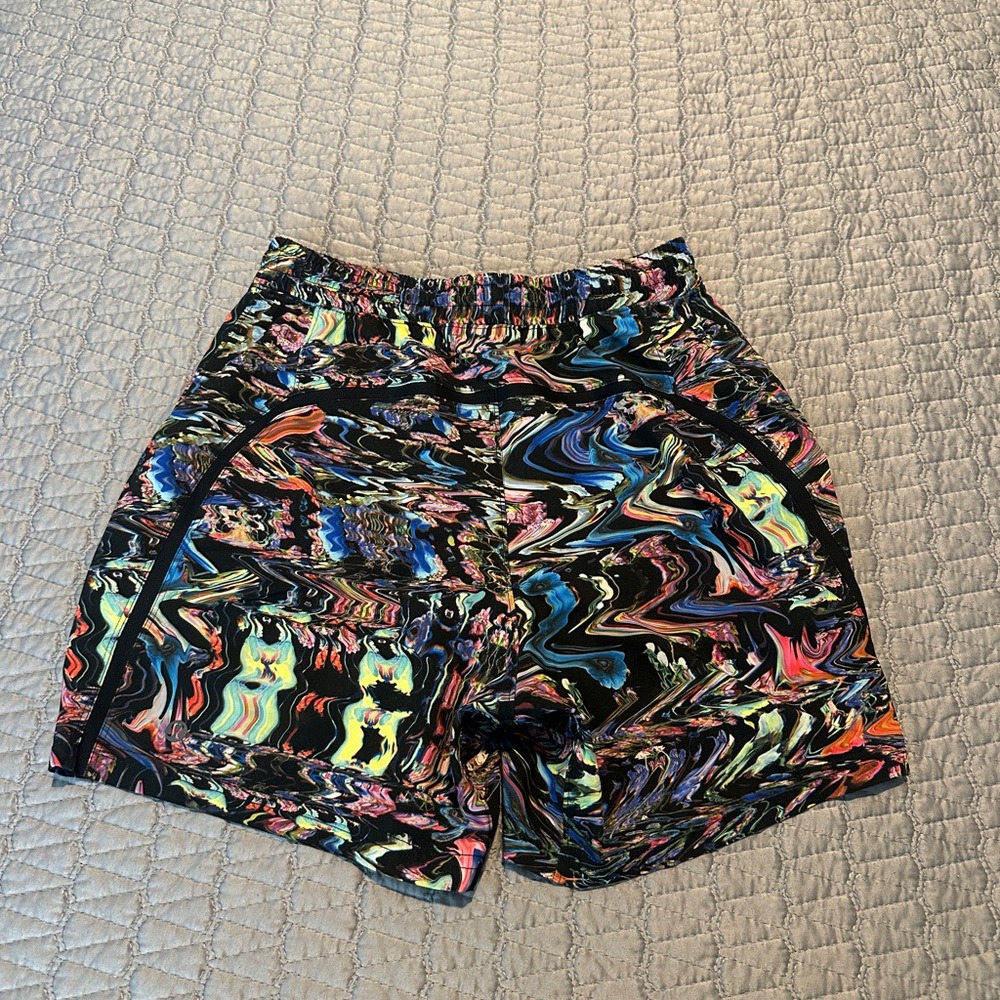 Men’s Lululemon linerless 5’ shorts